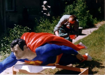 Bildhauer - Götz Lehmann - Figuren draußen: Superman